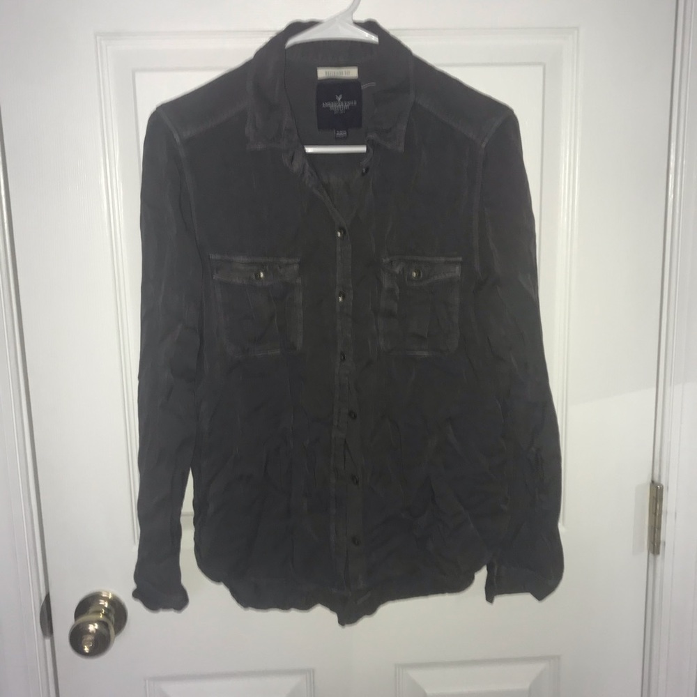 Dark gray AEO button down top